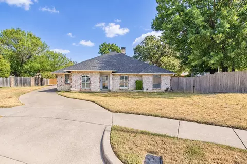 Exterior - 301 Morrison Ct, Euless, TX 76039 photo 3 of 6