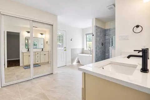 Bath - 301 Morrison Ct, Euless, TX 76039 photo 1 of 6