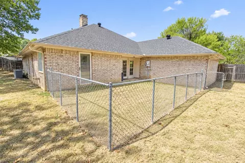 Exterior - 301 Morrison Ct, Euless, TX 76039 photo 4 of 6