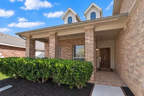 7448 Maroon Dr, Fort Worth, TX 76120