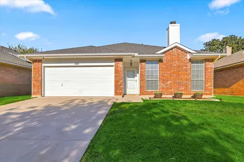 321 Texas Dr, Lake Dallas, TX 75065