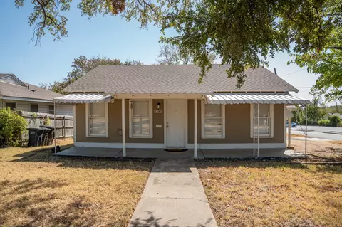 2945 Handley Dr, Fort Worth, TX 76112