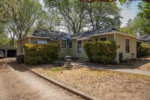 2849 Handley Dr, Fort Worth, TX 76112