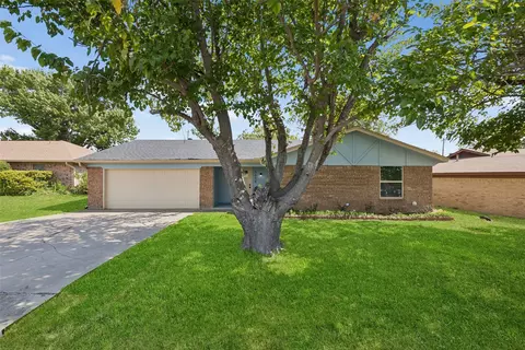 5608 Newman Dr, North Richland Hills, TX 76180