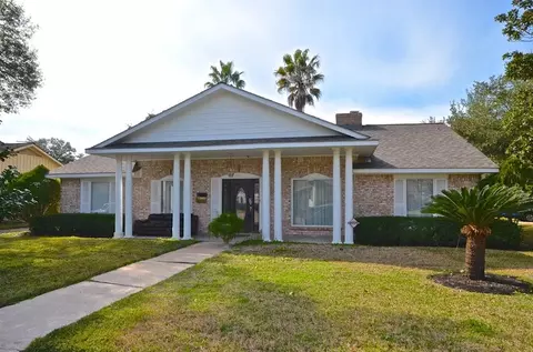 5951 Lattimer Dr, Houston, TX 77035
