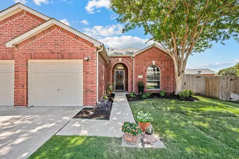 8404 Island Ct, Fort Worth, TX 76137