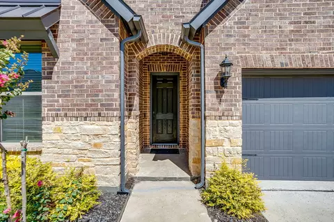 6221 Escarpment Dr, Fort Worth, TX 76112