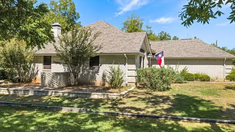 9008 Magnolia Vale Dr, Granbury, TX 76049