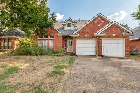 3312 Paint Brush Ln, Bedford, TX 76021