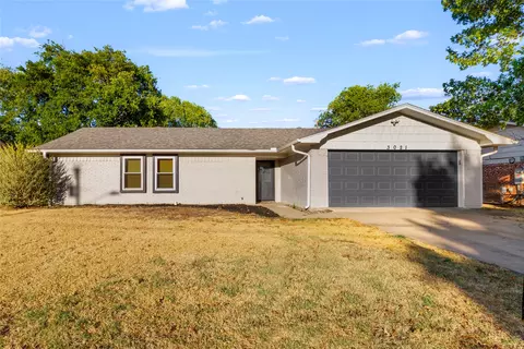 3021 Oakridge Dr, Corsicana, TX 75110