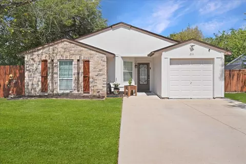2111 Sharpshire Ln, Arlington, TX 76014