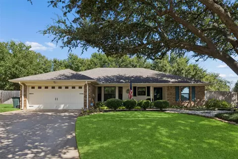 7416 Shady Hollow Ct, North Richland Hills, TX 76182