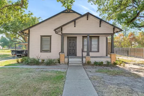 307 S Crockett St, Edgewood, TX 75117