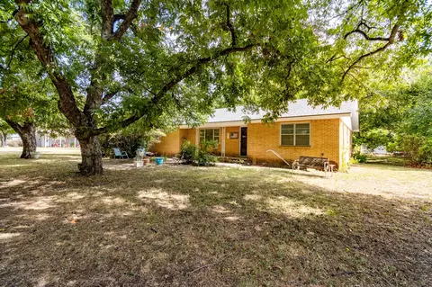 203 Bowie St, Clyde, TX 79510