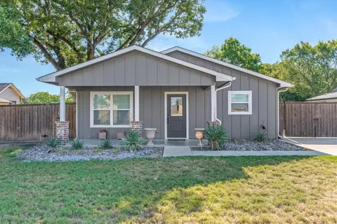 309 S Crockett St, Edgewood, TX 75117