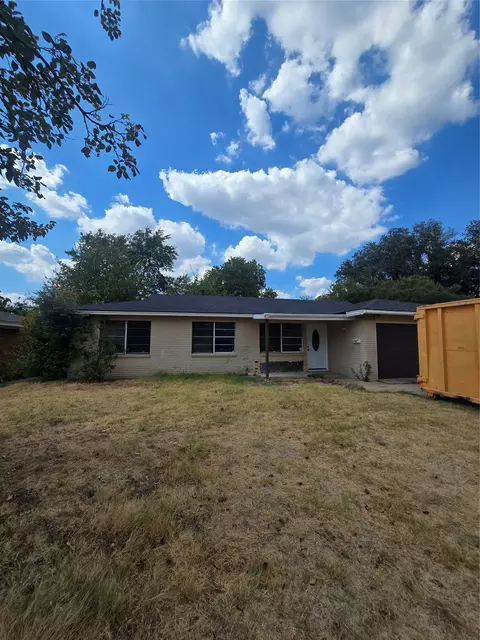 5820 Sandra Dr, Fort Worth, TX 76133