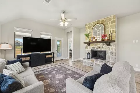 Living - 8 Beech St, Howe, TX 75459 photo 1 of 3