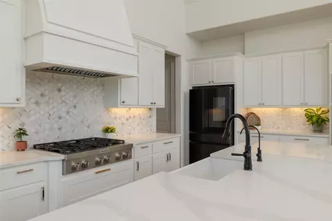 Kitchen - 2037 Waterleaf Rd, Haslet, TX 76052 photo 2 of 4