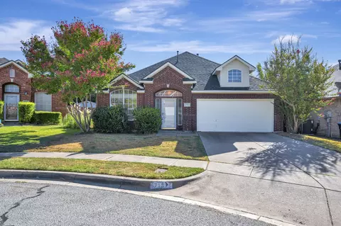 6716 Armstrong Ct, Fort Worth, TX 76137