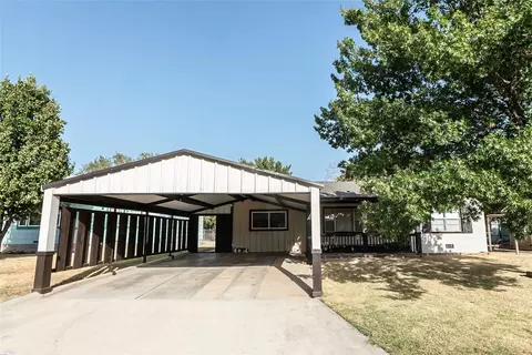 105 Benton St, Nocona, TX 76255