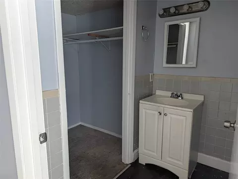 Bath - 4212 Knoll Dr, Waco, TX 76708 photo 2 of 3