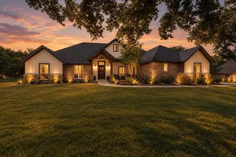 1075 Knoxmiller Ct, Weatherford, TX 76088