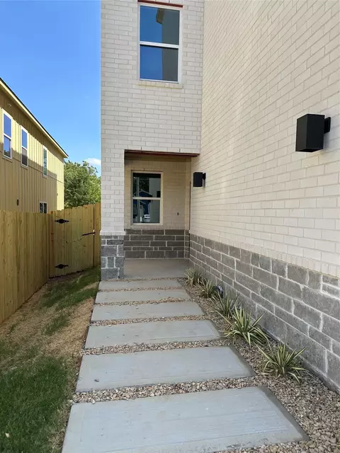 1318 Diceman Ave, Dallas, TX 75203