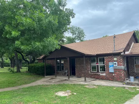 6921 Charbonneau Rd, Lake Worth, TX 76135