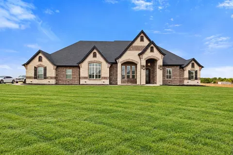 3338 Howard Rd, Waxahachie, TX 75165