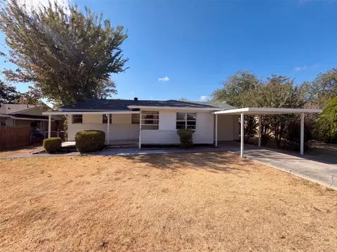 8021 Tumbleweed Trl, White Settlement, TX 76108