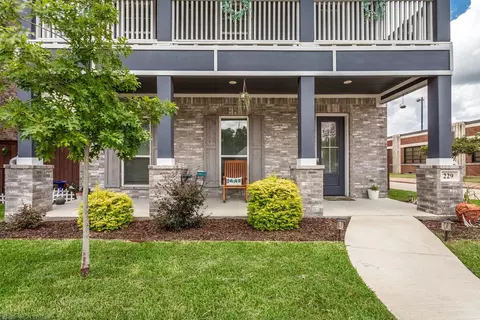 Exterior - 229 E 5th St, Ferris, TX 75125 photo 2 of 9