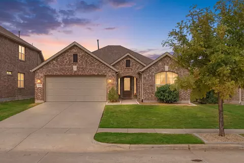 1729 Ridge Creek Ln, Aubrey, TX 76227