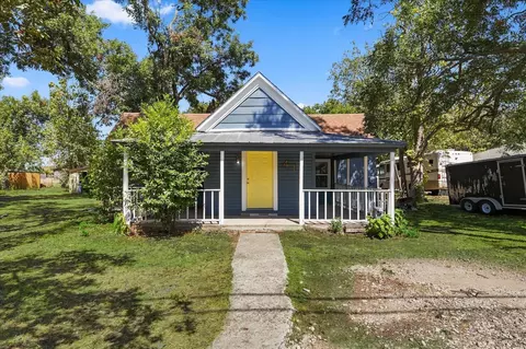 417 E Hughes St, Collinsville, TX 76233