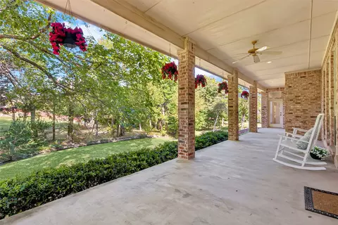 902 Glen Meadow Ct, Garland, TX 75044