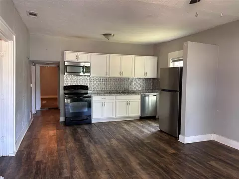 615 S Throckmorton St, Sherman, TX 75090