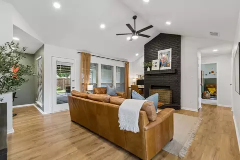 425 Kirkwood Dr, Lewisville, TX 75067