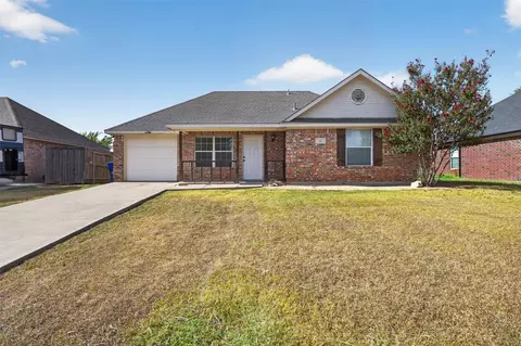 611 Oliver Ln, Waxahachie, TX 75165