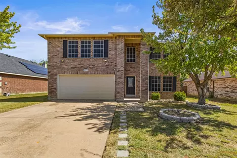 8005 York Beach Pl, Arlington, TX 76002