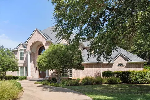 2303 Panorama Ct, Arlington, TX 76016