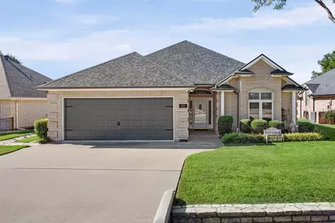 8606 Leisure Ln, Granbury, TX 76049