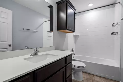 Bath - 3000 Skinner Dr, Lorena, TX 76655 photo 2 of 3