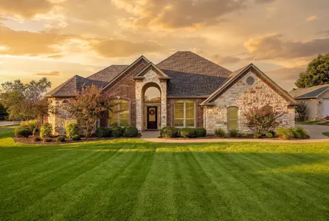 1616 Crow Creek Dr, Granbury, TX 76049