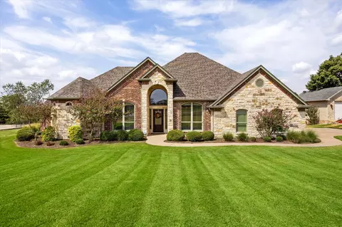 1616 Crow Creek Dr, Granbury, TX 76049