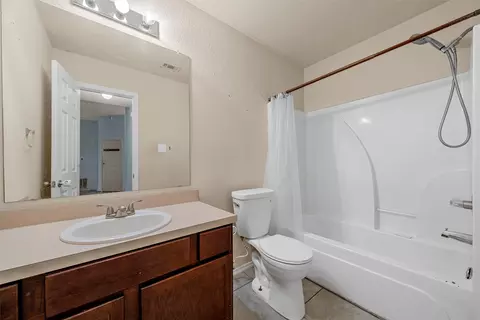 Bath - 240 B B Burt, Waco, TX 76708 photo 2 of 2