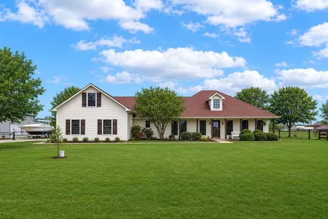 108 High Meadows Ct, Decatur, TX 76234