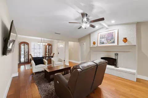 1602 Meadowglen Ln, Mesquite, TX 75150