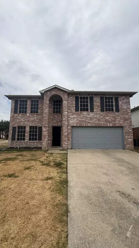 3040 Clemente Dr, Grand Prairie, TX 75052
