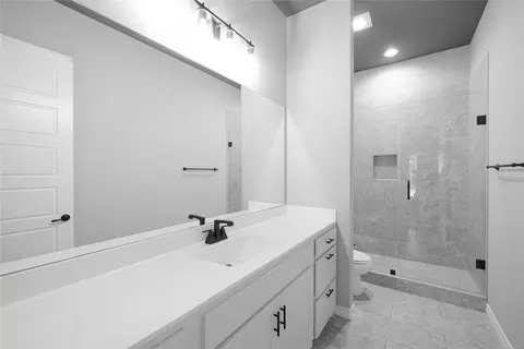 Bath - 1024 Whisper Willows Dr, Haslet, TX 76052 photo 1 of 3