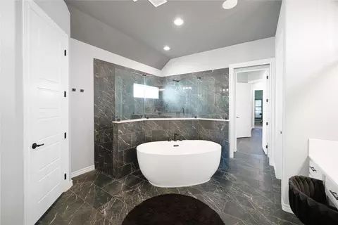 Bath - 1024 Whisper Willows Dr, Haslet, TX 76052 photo 2 of 3