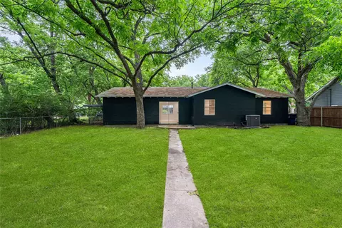 Exterior - 110 Hackberry St, Lancaster, TX 75146 photo 3 of 4